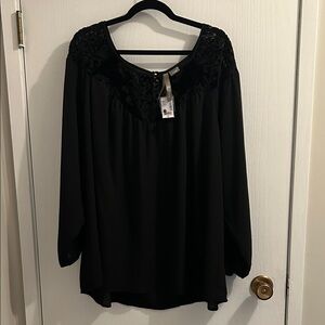 Penningtons Elegant Black Blouse with Lace Accent